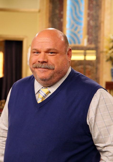 Kevin Chamberlin Bertram Winkle, Kevin Chamberlin, Japan Bed, Fat Guy Fashion, Old Fat, Big Boyz, Bald Cap, Mustache Men, Chubby Men