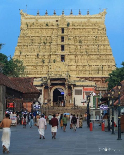 Shree Padmanabhaswamy Temple, Anantha Padmanabha Swamy, Temple Quotes, Padmanabhaswamy Temple, Art Exploration, New Background Images, Lord Vishnu, New Backgrounds, The History