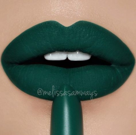 Lipsticks Colors, Storybook Cosmetics, Bowknot Shoes, Lip Art Makeup, Green Lipstick, Green Lips, Lipstick Designs, Beautiful Lipstick, Lipstick Kit