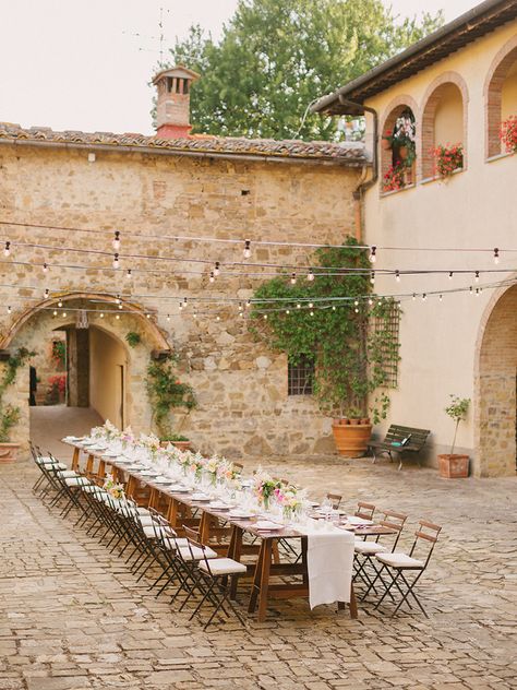 al fresco weddings in Tuscany - photo by Facibeni Fotografia http://ruffledblog.com/destination-wedding-in-tuscany-with-al-fresco-dining Tuscan Courtyard, Courtyard Wedding, Italian Romance, Destination Wedding Italy, Justin Verlander, Wedding In Tuscany, Tuscan Wedding, Winter Blue, Destination Wedding Inspiration