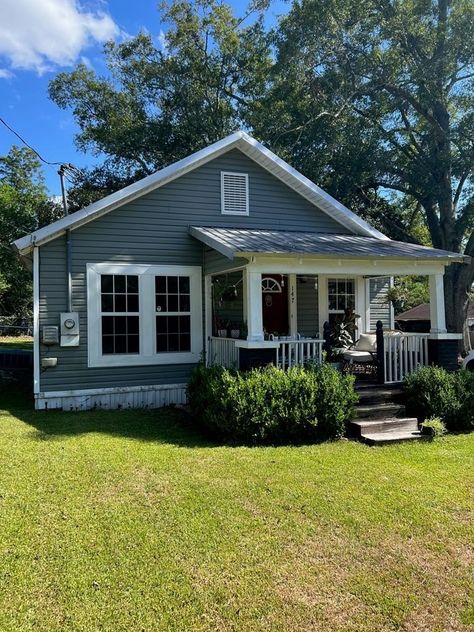 Circa 1935 Cheap House in Georgia $100K - Old Houses Under $100K House In Georgia, Nice Houses Small, Small Old House, Small House Videos, Rundown House, Picture Of A House, Old House Renovation, House Format, Cheap Property For Sale