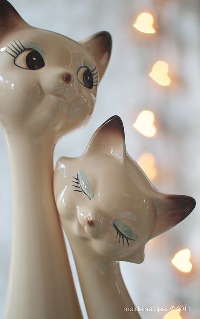 I used to own these cuties when i was around 13. bought them when my mom had a home interior party. Vintage Ceramic Animals, Porcelain Cats, Ceramic Cats, Vintage Cat Figurines, Vintage Cats, Cat Figurines, Vintage Figurines, Ceramic Cat, Vintage Kitsch