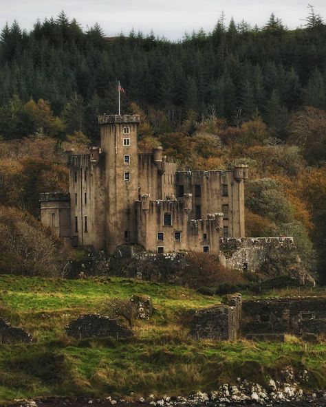 Scottish Castles | 🏰🏴󠁧󠁢󠁳󠁣󠁴󠁿 on Instagram: “We are proud to present today’s featured artist. 📍 | Dunvegan Castle, Isle of Skye 📸 | @nichbrand ————————————— Dunvegan Castle is…” Dunvegan Castle, Highlands Castle, Scotland Aesthetic, Castle Exterior, Isle Of Skye Scotland, Castle Aesthetic, West Coast Scotland, Castles In Scotland, The Isle Of Skye