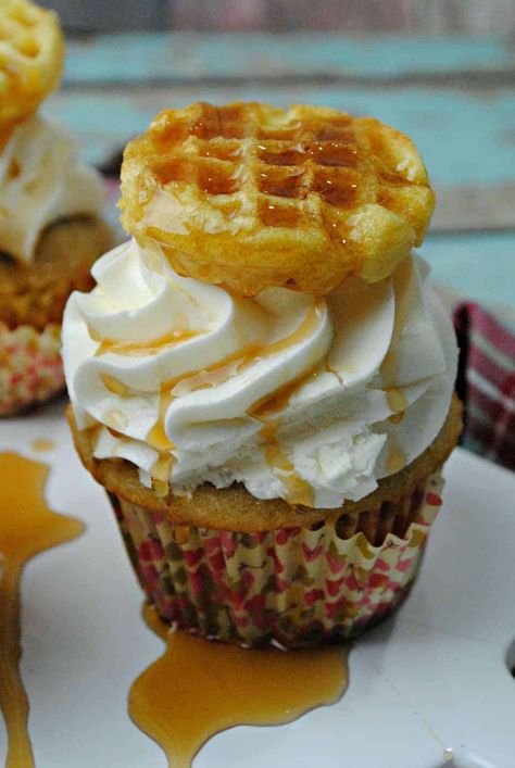 This pancake cupcake has a sweet syrup flavor with a waffle added to the top. Maple Frosting Recipe, Waffle Cupcakes, Fall Filter, Pancake Cupcakes, Honey Cupcakes, Breakfast Cupcakes, Maple Frosting, App Filter, Frozen Waffles