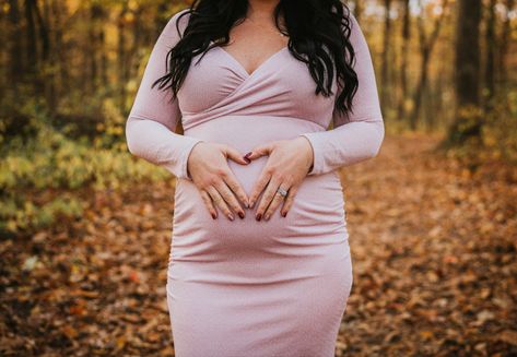 Maternity Photo Shoot Single Mom, Maternity Poses Single Outdoor Fall, Maternity Photo Shoot Ideas By Yourself, Maternity Pictures For Single Moms, Cute Maternity Poses Single, Maternity Photoshoot Ideas Single Mom, Cute Maternity Poses, Maternity Picture Ideas Single Mom, Maternity Poses Mom Only