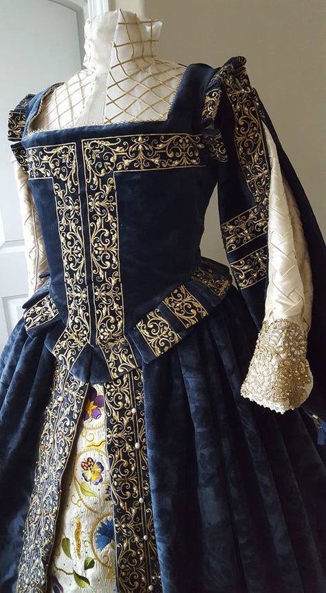 My newest commission!    DesignsFromTime - Etsy Costume Design Halloween, 1500s Fashion, Istoria Modei, Tudor Dress, Tudor Fashion, Helsingor, Costume Designer, Medieval Dress, Medieval Clothing