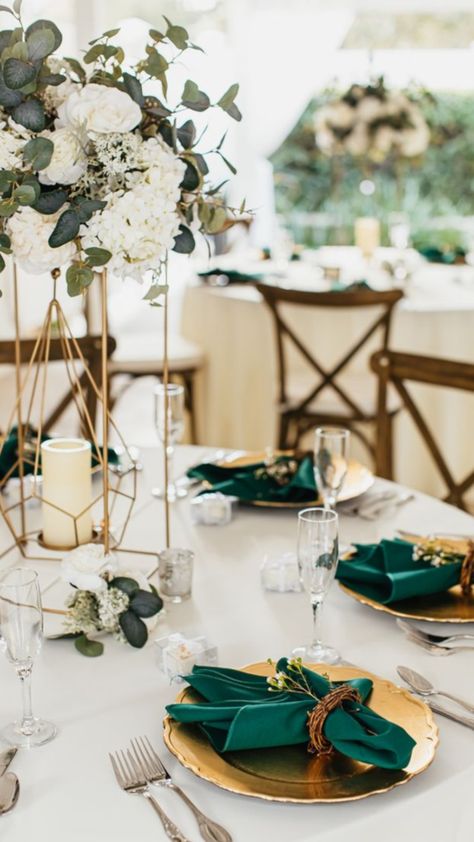 Emerald Wedding Colors, Emerald Green Wedding Theme, Green Gold Weddings, Dark Green Wedding, Green Themed Wedding, Emerald Green Weddings, Gold Wedding Theme, Gold Wedding Decorations, Emerald Wedding