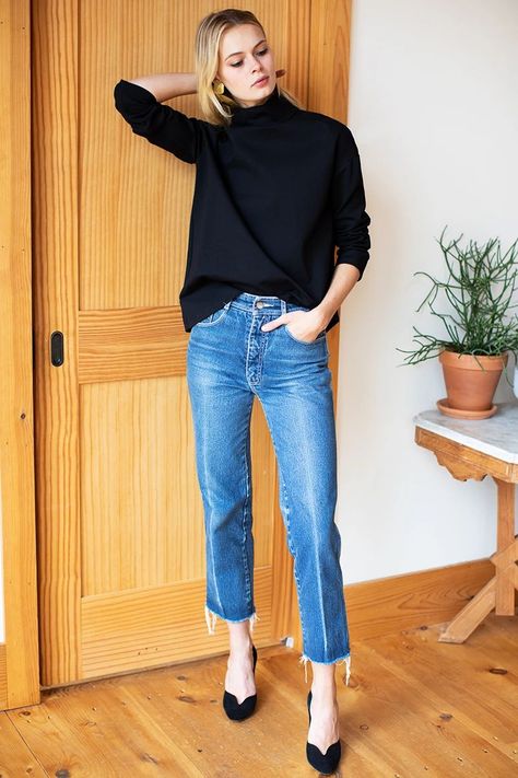 728f206c2a01bf572b5940d7d9a8fa4cdesc48699665ri Classic Minimalist Outfits, Minimalist Chic Outfit, Looks Jeans, Emerson Fry, Classic Style Outfits, Collar Neck, Mod Fashion, Nyc Fashion, Mode Inspo