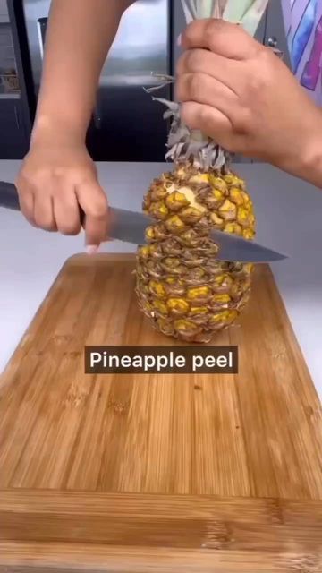 DIYS Home Plant on Instagram: "Anti-Inflammatory tea. Great content by @fayette_nyehn. Follow HER for more! • • • Ingredients: Pineapple peel 1/2 tsp turmeric powder 1 lemon • • • #naturalhealing #naturalhealth #naturalhealer #healwithfood #naturalingredients #plantbasedbeauty #healthylifehappylife #naturopathicmedicine #holisticremedie #mealprep #mealprepsunday #mealprepideas #mealplan #mealprepdaily #mealprepmonday #mealprepping" Healthy Juicing Recipes, Master Tonic, Eating Pineapple, Health Juice, Pineapple Drink, Healthy Juicer Recipes, Healthy Energy Drinks, Tea Ingredients, Healthy Juicing