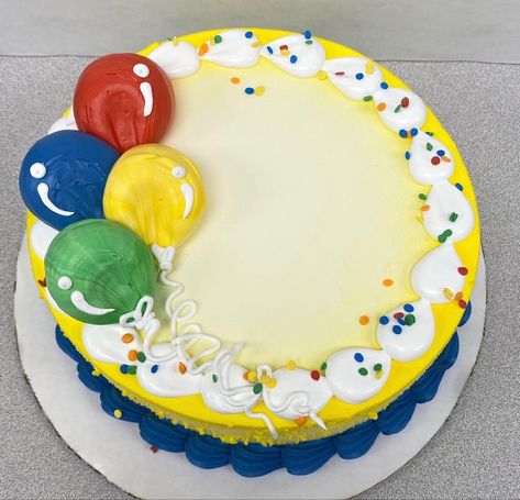 Cake Ideas Preppy, Simple Round Birthday Cake, Dq Cakes Designs, Labor Day Cake, Cake Ideas Summer, Simple Sheet Cake Designs, Summer Cake Designs, Birthday Cake Summer, Preppy Birthday Cake