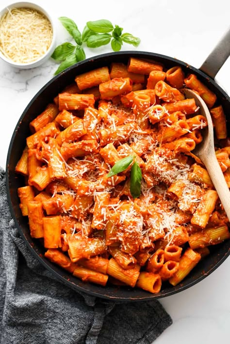 Spicy Rigatoni with Tomato Vodka Sauce - A decadent Carbone copycat pasta recipe! Rigatoni pasta is tossed in spicy and creamy tomato vodka sauce. Ready under 30 minutes, this Italian pasta dinner makes the best easy weeknight dinner. Spicy Rigatoni Pasta With Chicken, Vodka Rigatoni Recipe, Spicy Tomato And Mozzarella Pasta, Ditalini Pasta Recipes, Copycat Carbone’s Spicy Pasta, Spicy Vodka Rigatoni, Vodka Rigatoni, Red Sauce Pasta Recipe, Vodka Sauce Recipe