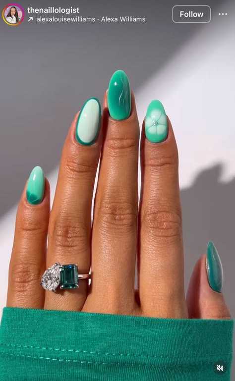 Tropical Holiday Nails, Green Tropical Nails, Bali Nails Design, Green Nail Inspiration, Nail Art Ete, Caribbean Nails, Nails Verano, Uñas Soft Gel, March Nails Ideas