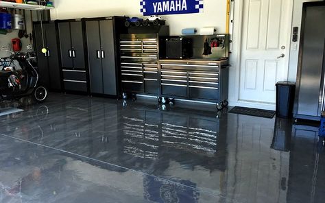 Black Epoxy Garage Floor, Epoxy Door, Garage Epoxy, Garage Boden, Man Garage, Garage Floor Paint, Garage Floor Coatings, Garage Floors, Garage Floor Epoxy