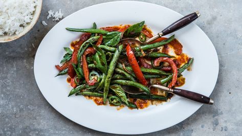 Simple Curry Recipe, Seasoned Green Beans, Ginger Green Beans, Curry Recipes Easy, Beans Curry, Basil Recipes, Garden Cooking, Gluten Free Rice, Fried Vegetables