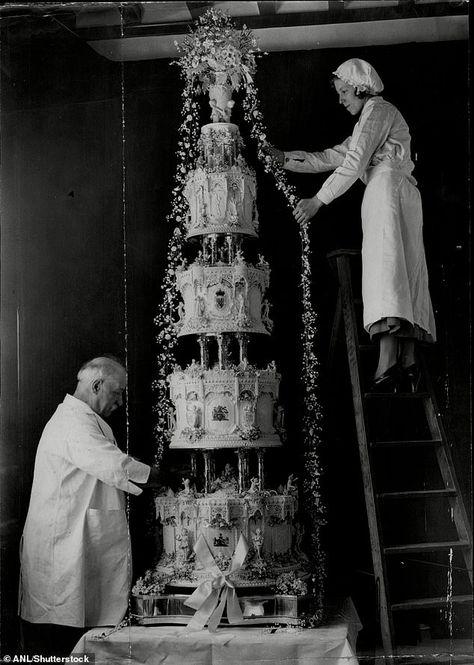 Huge Wedding Cakes, Duke Of Kent, Royal Wedding Cake, George Duke, Wedding Cake Tops, The Wedding Cake, Wedding Cakes Vintage, Wedding Cake Inspiration, Royal Weddings