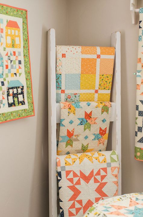 Quilt Ladders: Quilt Decor & Inspiration featured by Top US Quilting Blog, A Quilting Life Wall Mounted Quilt Ladder, Quilt Ladders Ideas, How To Hang A Quilt, Decorating With Quilts, Quilting Rooms, Quilt Decor, A Quilting Life, Quilt Ladder, Quilt Room