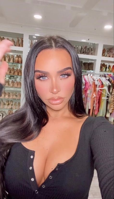 Gabxxrielle Makeup Videos, Carli Bybel Fashion, Carli Bybel Makeup, Kelsey Calemine Black Hair, Carli Bybel, Flawless Face, Glamour Makeup, Beautiful Love, Hair Makeup