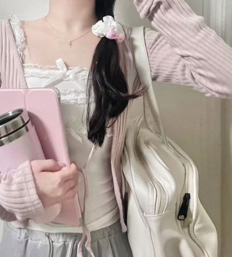 wonyoungism girl hair scrunchie pink korean kpop kdrama school bag aesthetic accesories study read good grades academic Pink Wonyoungism, Pink Academia, Shoujo Girl, Pretty Pink Princess, Pink Lifestyle, Romanticizing School, Pink Pilates Princess, Pink Pilates, Pilates Princess