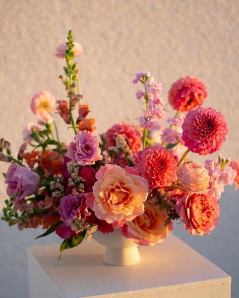 Bright bridal bouquet, modern, Spring  wedding inspiration, pastel color, clematis, garden roses, ikebana, centerpiece, clover, lisianthus, orange, mauve, green, dusty pink, orange, pink, lavender, purple, yellow, pink, peach, snapdragon, ranunculus, jasmine, dahlia, flowers, flowers, tablescape, ground arrangement, ceremony, reception, pedestals, California, wedding, bride, bridal bouquet, organic, luxury, modern, elevated, modern bride, flower design, florist, arch, ceremony, bouquet, loose Sweetheart Table Florals Simple, Fuchsia Floral Arrangements, Burgundy Pink Wedding Flowers, Pink Orange Teal Wedding, Pink And Orange Spring Wedding, Colorful Floral Table Arrangements, Peach Pink Orange Wedding Flowers, Brunch Floral Arrangements, Pink Wedding Pallet Ideas