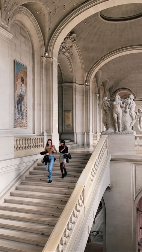 Friends Museum Aesthetic, Museum With Bestie, Geneva Photo Ideas, Museum Job Aesthetic, Geneva Switzerland Aesthetic, Geneva Aesthetic, Museum Job, Art Museum Photoshoot, Photoshoot Museum