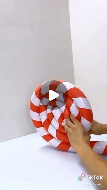 Lou Flores, Candy Decorations Diy, Christmas Lollipops, Instagram Diy, Irish Traditions, Tag Your Friends, Creative Food, Cute Food, Lollipop