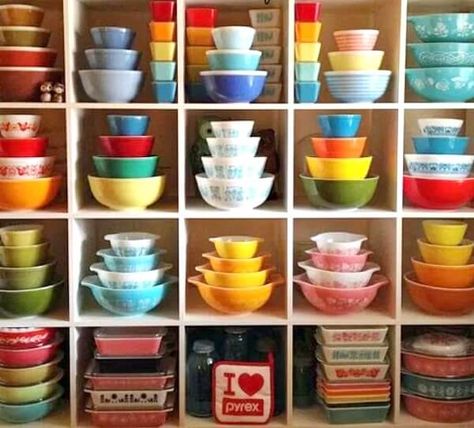 How To Put Collections On Display · Cozy Little House Pyrex Display, Pyrex Dishes, Pyrex Patterns, Pyrex Collection, Vintage Cookware, Vintage Dishware, Pyrex Bowls, Deco Retro, Vintage Kitchenware