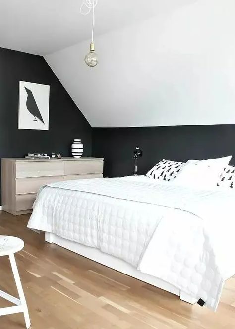 Picture of a dreamy attic bedroom with black walls and a white ceiling, a white bed with neutral bedding and a stainder dresser Sloped Ceiling Bedroom, Black White Bedrooms, Attic Bedroom Designs, Walking Closet, Deco Chic, Upstairs Bedroom, Attic Bedroom, Pretty Bedroom, Tiny Bedroom