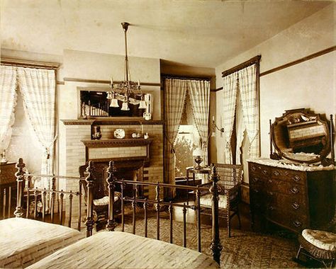 Bedroom 1910's | Flickr - Photo Sharing! 1910 Bedroom, Fireplace In The Corner, 1910 House, Victorian Home Interior, Victorian Bedroom, Victorian Interior, Victorian Interiors, Living Vintage, Edwardian House