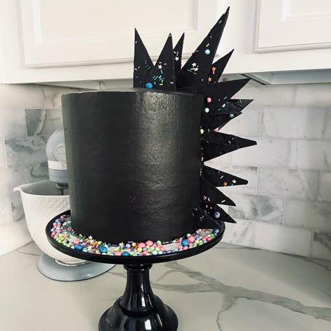 Mohawk cake. Rock n Roll. Cake Shards. Black Cake. Punk Rock Cupcakes, Rocker Party Ideas, Punk Cake Birthdays, 80s Rock Birthday Cake, Rock Band Cake Ideas, Punk Rock Birthday Cake, Rock N Roll Cake Birthday, Rock N Roll Smash Cake, Punk First Birthday