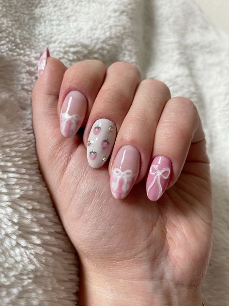 Light Pink Strawberry Nails, Cute Nails Strawberry, Pink Nails With Strawberries, Pink Gingham Nails, Raspberry Nails Design, Pink Plaid Nails, Nail Strawberry, Nail Art Strawberry, Strawberries Nails