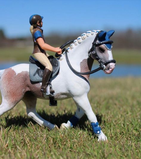 Toy Horses Schleich, Schleich Horses Diy, Diy Horse Toys, Mini Horse Tack, Schleich Horses Stable, Unusual Horse, Schleich Horses, Diy Horse Barn, Horse Model