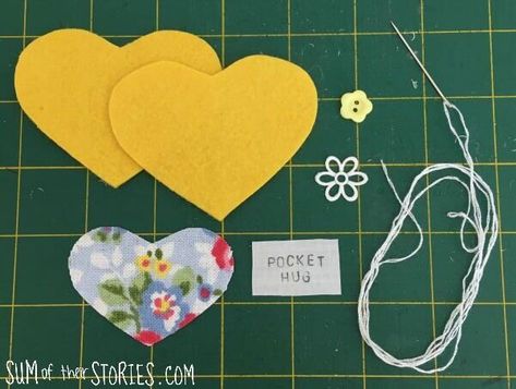 How to make a pocket hug Small Felt Projects, Pocket Hugs Diy, Pocket Hearts Free Pattern, Pocket Hug Ideas, Mailable Gifts, Diy Pocket Hug, Pocket Hug Ideas Diy, Pocket Hearts Poem, Pocket Hug Pattern