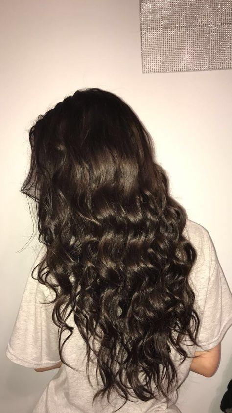 Long Hair Perm Types, Curly Hair Routine Aesthetic, Nice Hairstyles For Long Hair, Healthy Wavy Hair, Dark Brown Wavy Hair, Natural Wavy Hairstyles, Pelo Ondulado Natural, Layered Curly Hair, Natural Wavy Hair