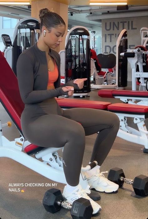 Pre Workout Women, Workout Outfit Black Women, Baddie Gym Fits, Thick Gym Aesthetic, Gym Fits Black Women, Black Womens Fit Body Goals, Gym Outfit Black Women, Gym Body Women Goals, Gym Outfits Black Women