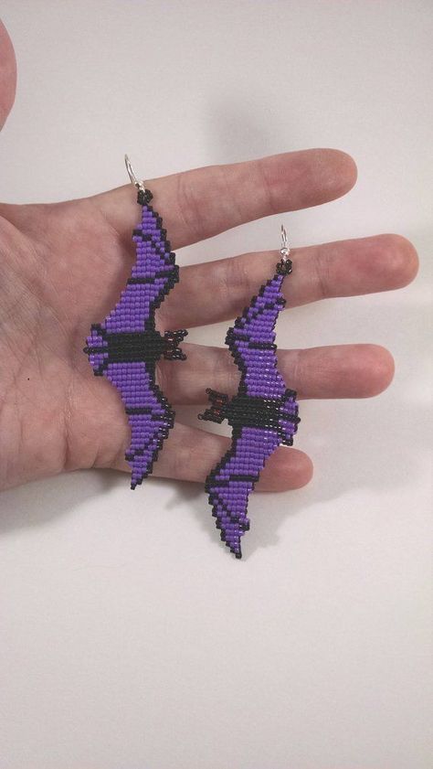 Halloween Beadwork, Artsy Crochet, Halloween Beading, Halloween Earrings Beaded, Halloween Jewelry Diy, Halloween Beaded Jewelry, Beaded Halloween, Bat Jewelry, Hoop Earrings Large