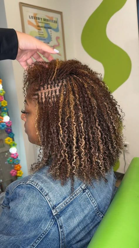 TAYLOR SHAWN | ATL HAIRSTYLIST | Microlocs make life so much easier!!!! If you’re thinking about starting Microlocs, DO IT!!! THIS IS YOUR SIGN… | Instagram Beginning Microlocs, Styles For Short Microlocs For Women, Microlocs With Highlights, Micro Locs Color Ideas, Micro Locs With Color, Ombre Microlocs, Micro Locs Dyed, Small Locks Black Women, Hairstyles For Microlocs