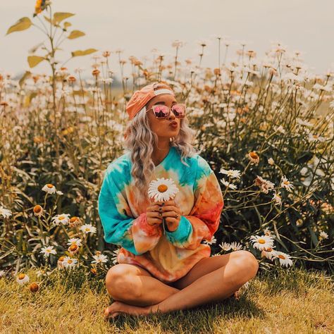 Hailey Marie (@dreaming_outloud) on Instagram: “daisy kisses ⭐️ . my sunglasses: @diffeyewear (Becky Frames) Diff Eyewear brings more sunshine…” Dirty Hippie, Stile Boho Chic, Hippie Aesthetic, Hippie Top, Boho Mode, Estilo Hippy, Mode Hippie, Estilo Hippie, Hippie Life