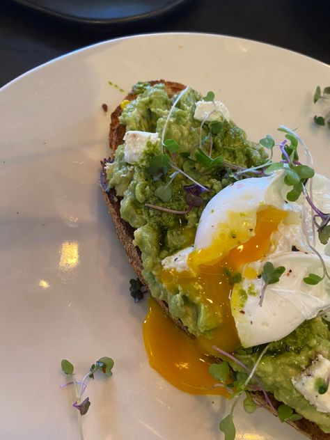 Avo On Toast Aesthetic, Avocado Toast With Egg Aesthetic, Avo Toast With Egg, Avocado Toast Poached Egg, Poached Eggs Aesthetic, Avo Toast Aesthetic, Holistic Meals, Avocado Toast And Egg, Egg Toast Breakfast