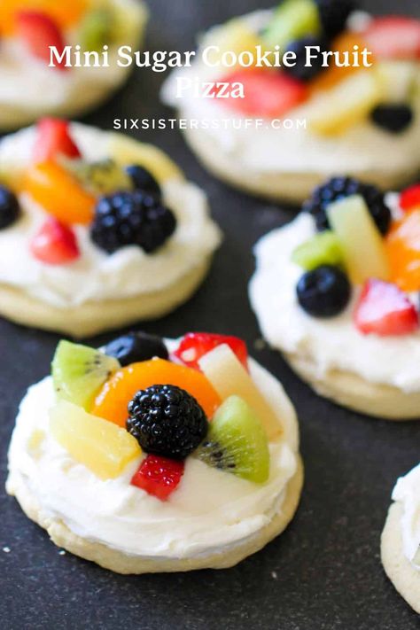 Mini Sugar Cookie Fruit Pizza Recipe Mini Fruit Pizza, Fruit Pizza Cookies, Fruit Pizza Frosting, Fruit Pizzas, Fruit Pizza Sugar Cookie Recipe, Fruit Sugar Cookies, Fruit Cookie, Mini Fruit Pizzas, Pizza Sugar Cookie