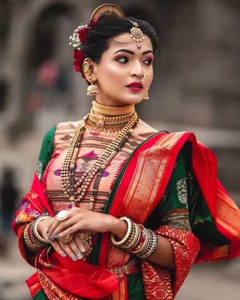 Traditional Model Poses, Indian Traditional Model Poses, Marathi Sadi Pose, Marathi Look Photoshoot Poses, Marathi Bride Poses, Shiv Jayanti Photoshoot, Shivjayanti Photoshoot, Navari Poses, Marathi Bride Makeup