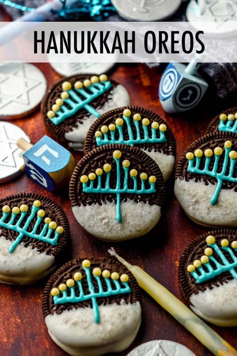 These adorable Oreos are the perfect Hanukkah treat! Store bought Oreo cookies are dipped into melted white chocolate, decorated with a simple menorah, then dotted with colorful beads to finish off the candles. These chocolate dipped Hanukkah Oreos are the perfect easy holiday dessert recipe. | Hanukkah chocolate covered Oreos | Hanukkah cookies decorated | Hanukkah cookies recipe | Hanukkah cookies aesthetic Hanukkah Board Ideas, Hanukkah Snacks For Kids, Hannukah Charcuterie, Hanukkah Cookies Decorated, Hanukkah Breakfast, Hannukah Aesthetic, Chrismukkah Party, Hanukkah Party Ideas, Hanukkah Treats