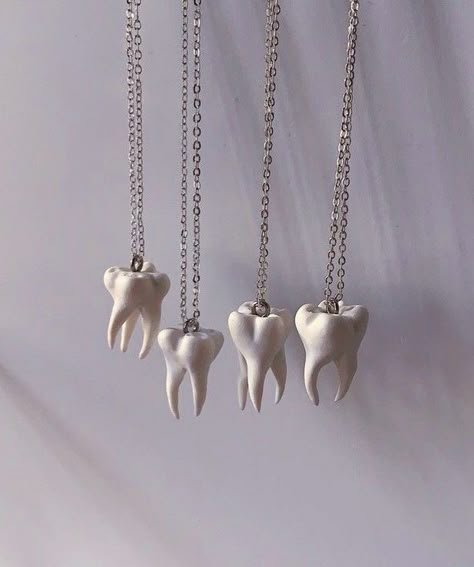 Necklace Polymer Clay, Halloween Clay, Weird Jewelry, Sculpture Art Clay, Tooth Necklace, Ceramics Pottery Art, Clay Art Projects, Clay Charms, Diy Clay