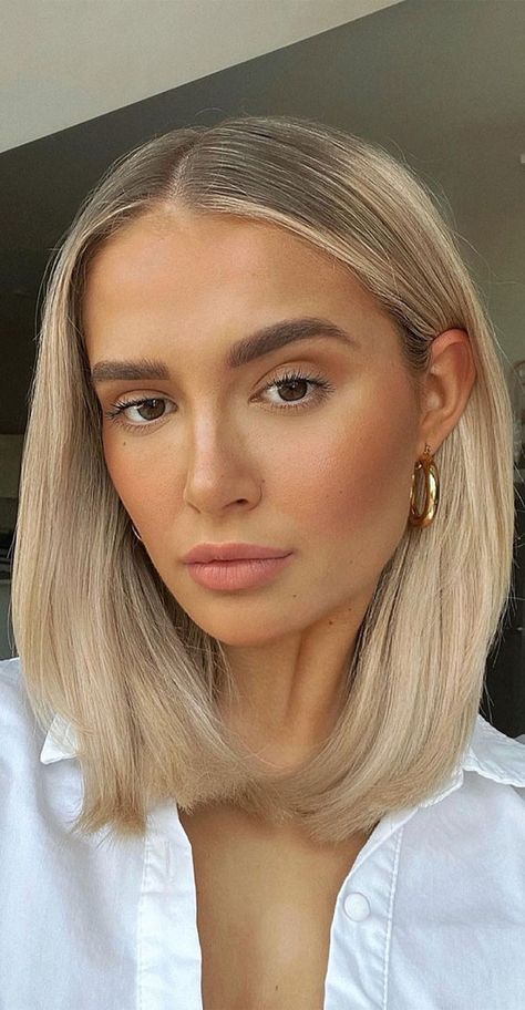 blonde lob haircut, blonde hair color trends 2022, blonde lob hairstyle Platinový Blond, Med Hair, Cute Blonde Hair, Blonde Haircut, Blonde Lob, Blonde Makeup, Cute Blonde, Sleek Hair, Fest Outfits