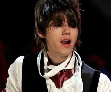 Ryan Ross is tasty Ryan Ross Live In Denver, Ryan Ross Icon, Ryan Ross Makeup, Jon Walker, The Young Veins, Spencer Smith, Emo Men, Ryan Ross, Emo Guys