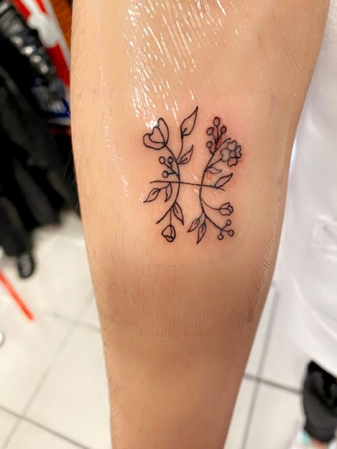 Pisces Birth Flower Tattoo, Pisces Tattoo Flowers, March Pisces Tattoo, Pisces Tattoo With Flowers, Jade Flower Tattoo, Pisces Birth Flower, Tattoo Ideas Female Pisces, Tattoo Ideas For Pisces, Pisces Flower Tattoo