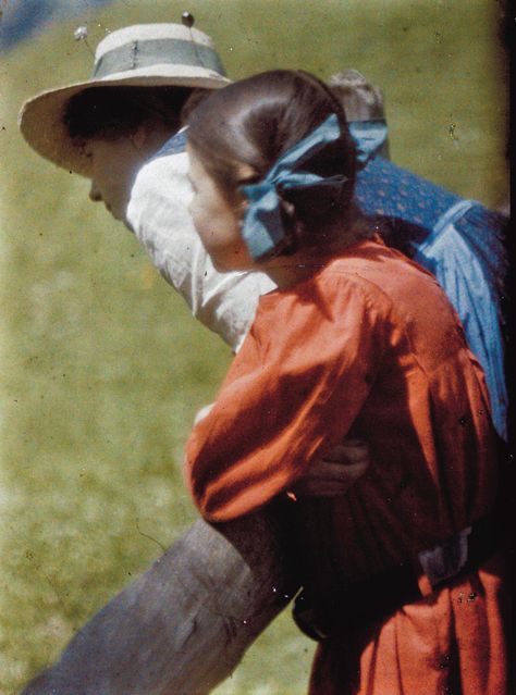 Heinrich Kühn, autochromes, photography Heinrich Kuhn, Joanna Newsom, 1950s Clothing, Subtractive Color, Image Positive, Female Sports, Colorized Photos, Old Photography, Artistic Images