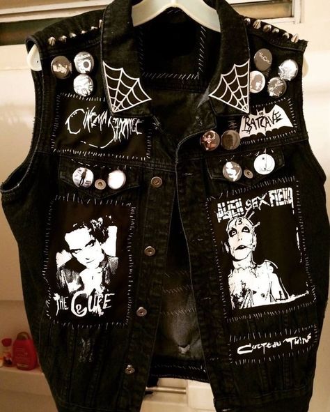 Stile Punk Rock, Punk Mode, Punk Fashion Diy, Alt Clothes, Crust Punk, Punk Patches, Battle Jacket, Diy Jacket, Estilo Punk