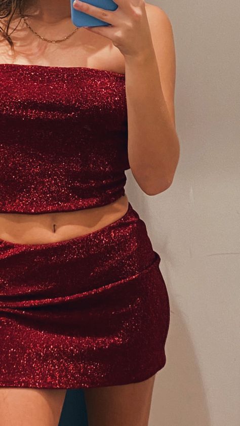 Red Sparkle Dress Aesthetic, Red Xmas Outfit, Sparkly Red Outfit, Red Glitter Skirt, Red Sparkly Outfit, Red Glitter Outfit, Red Outfit Concert, Sparkle Outfit Party, Red Outfit Party