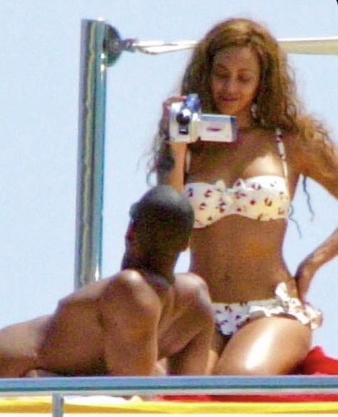 Beyonce 2000's, Spoiled Girlfriend, Beyonce And Jay Z, Beyonce And Jay, The Love Club, Beyonce Knowles, Photo Couple, Jay Z, Lovers And Friends