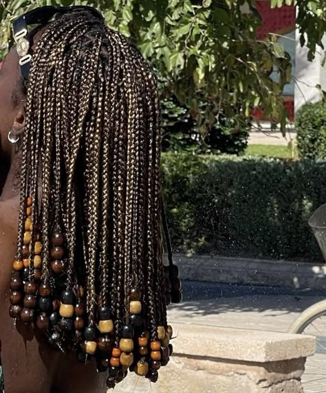 Box Braids With Beads, Hair Styles Braids, Styles Braids, Short Box Braids, Cute Box Braids Hairstyles, Short Braids, Braids With Beads, Hair Beads, Baddie Hairstyles